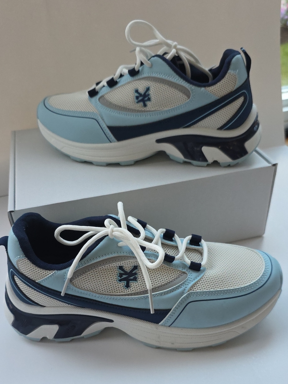 Zoo York Light Blue and Navy Skate Shoe